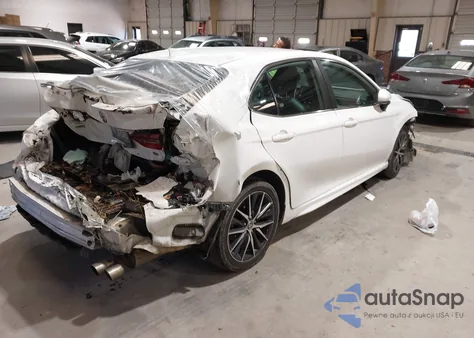 2021 Toyota Camry Se z USA, uszkodzony, nr VIN 4T1G11AK8MU598284